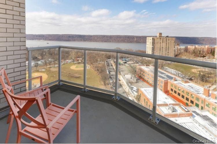 Primary Photo - 3333 Henry Hudson Pkwy W