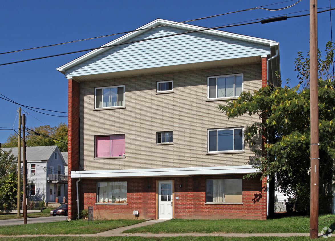 Primary Photo - 2040 Ross Ave