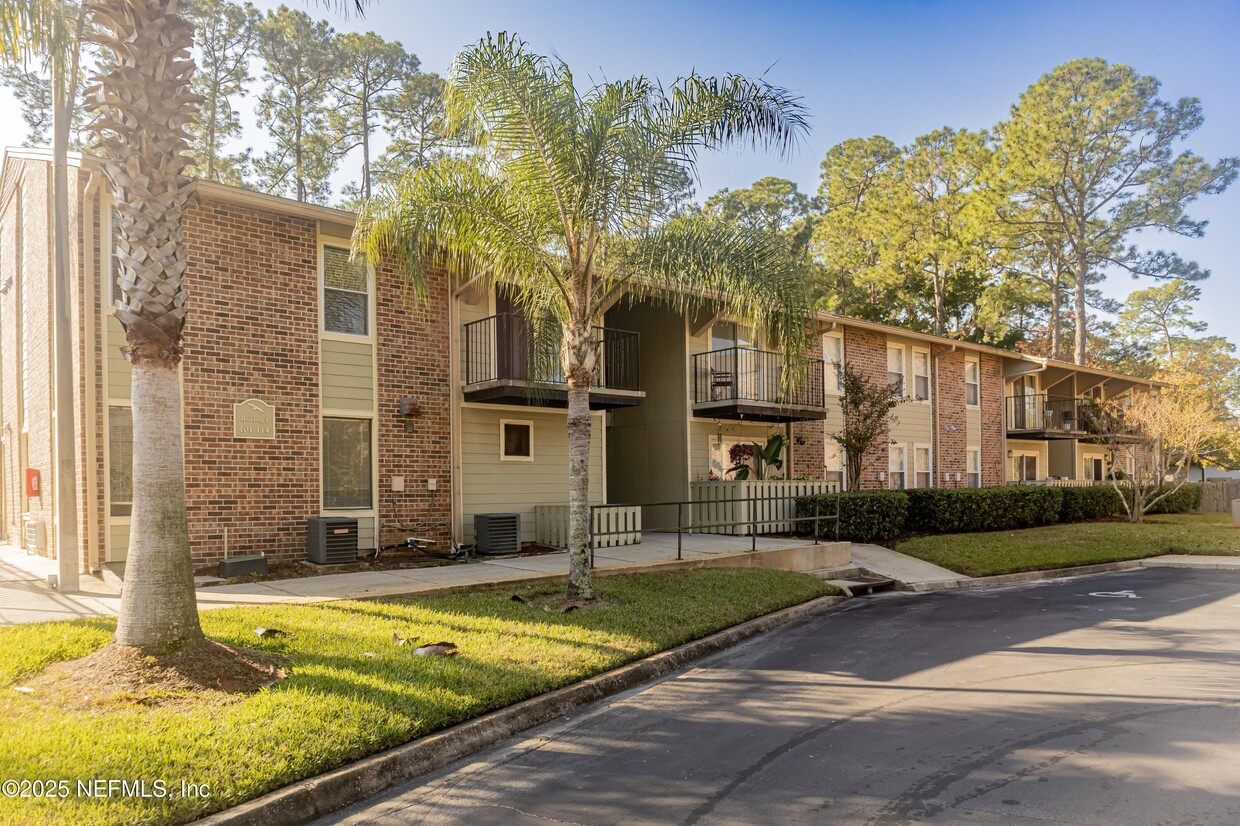 Foto principal - 3737 Loretto Rd