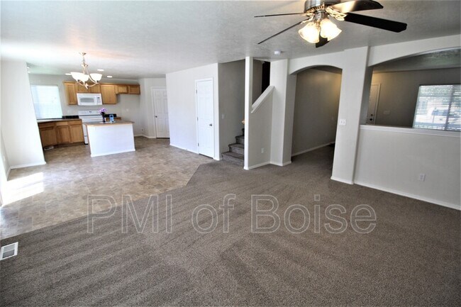 Building Photo - 4713 Hearst Dr W