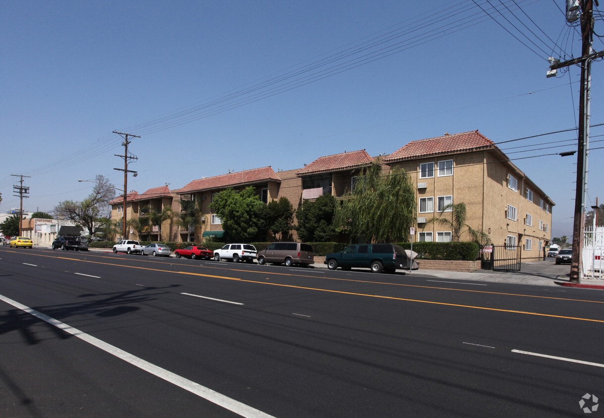 Primary Photo - Encanto Apartments