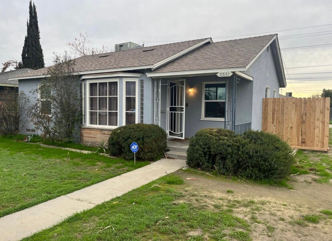 Primary Photo - 2531 Truxtun Ave