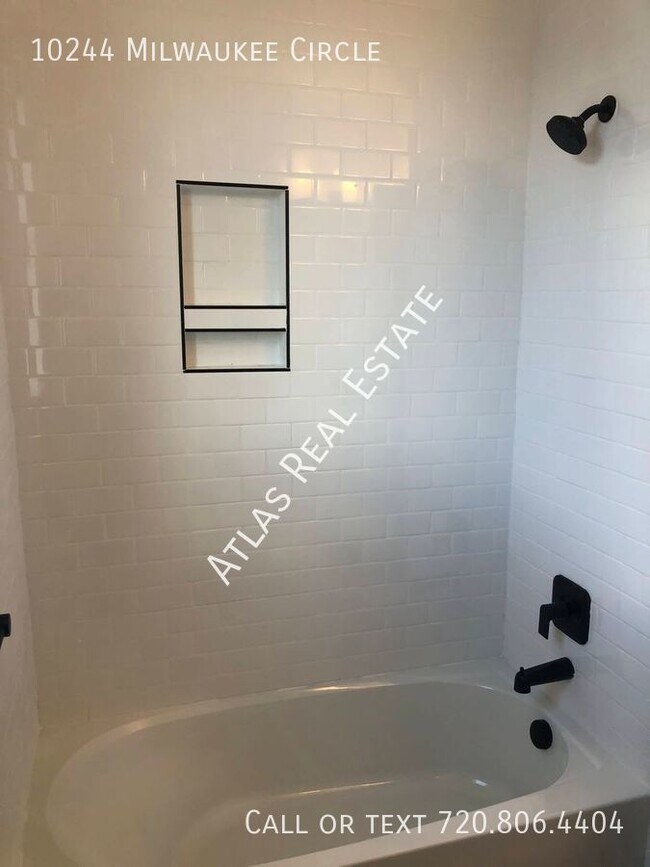 Building Photo - Beautiful Nearly Brand New 3 Bed 2.5 Bath ...