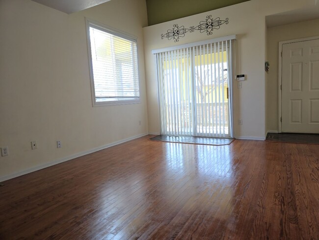 Foto del edificio - 3 Bed / 3.5 Bath Townhome in Rigden Farm