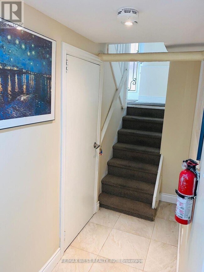 Photo du bâtiment - 900 Avenue Rd