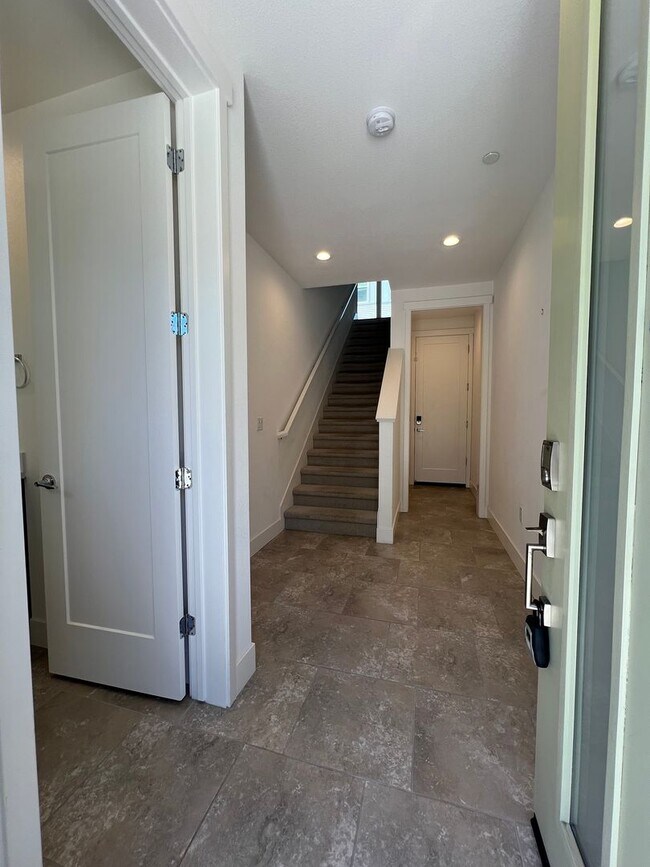 Foto del edificio - Downtown SJ SMART tri-level condo availabl...