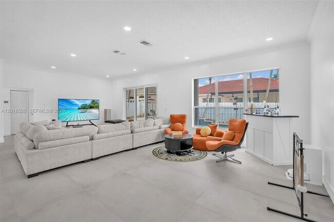 Foto del edificio - 5374 SW 33rd Ave