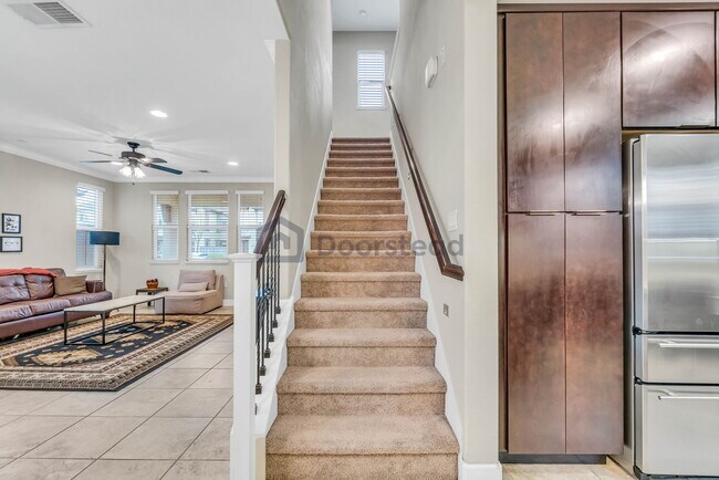 Building Photo - 6089 Sunstone Dr