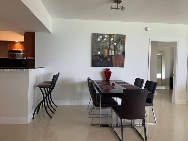 Foto del edificio - 16699 Collins Ave