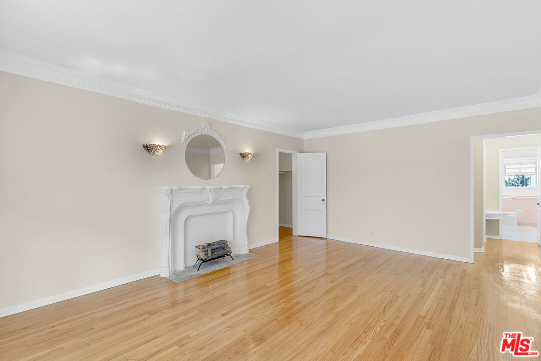 Primary Photo - 633 Burnside Ave