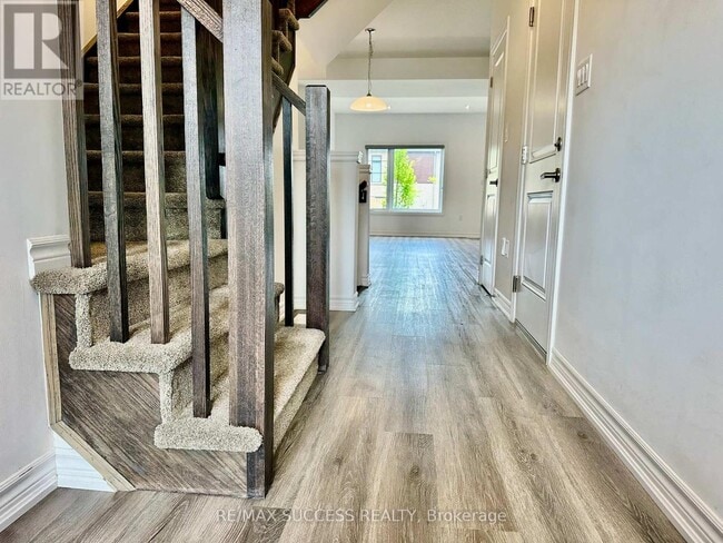 Building Photo - 461 Blackburn Dr