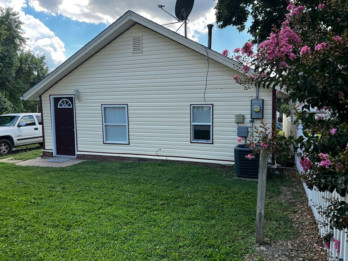 Primary Photo - 119 Wing Ave