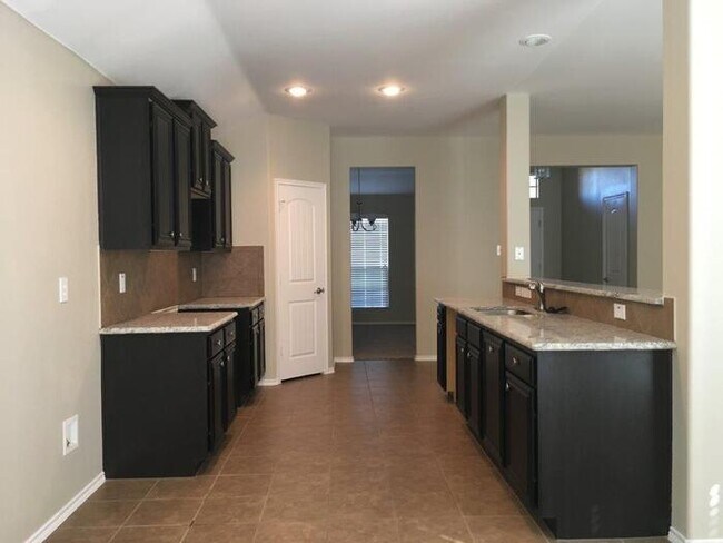 Building Photo - 1805 Katrina Ln
