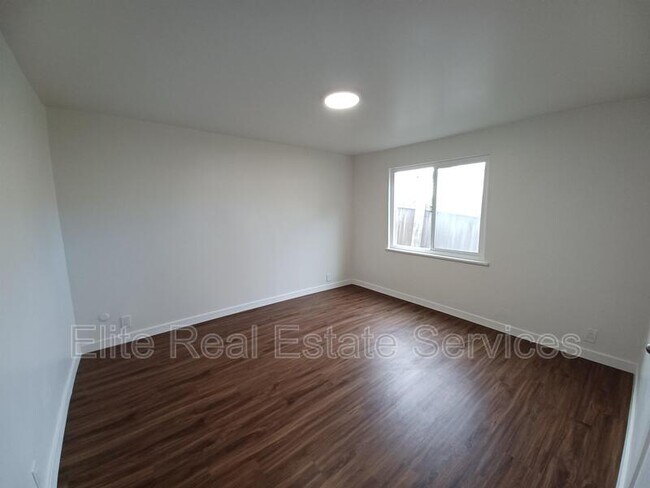 Foto del edificio - 239 Cottonwood Rd