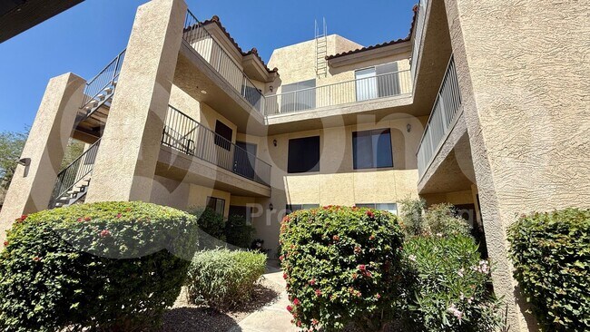 Foto del edificio - 4925 E Desert Cove Ave