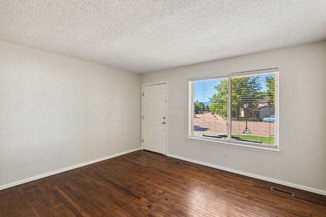 Building Photo - 6067 Wisteria Dr