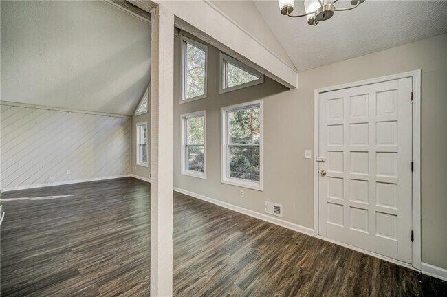 Building Photo - 4060 Oak Ferry Dr NE