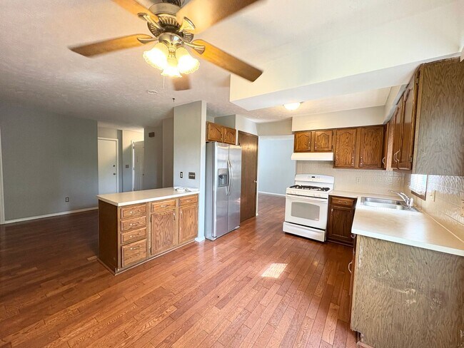 Foto del edificio - Spacious Two-Bedroom Duplex