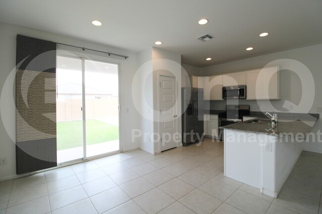 Foto del edificio - 36460 W Mediterranean Way
