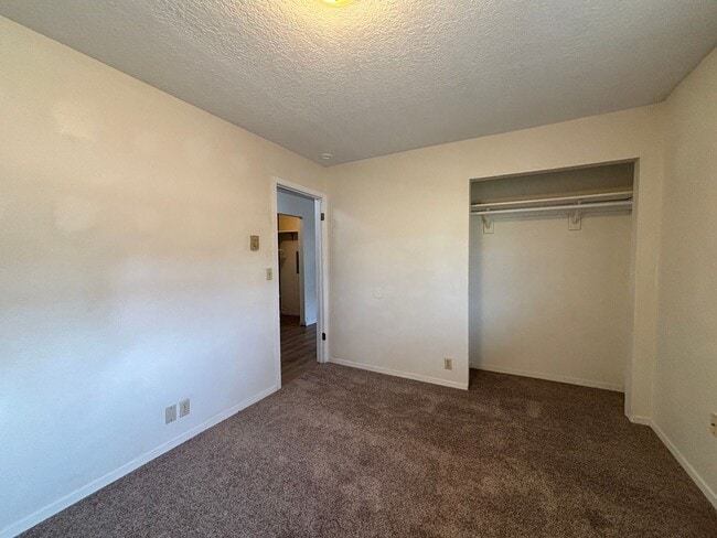 Building Photo - 98 Jackrabbit Ln