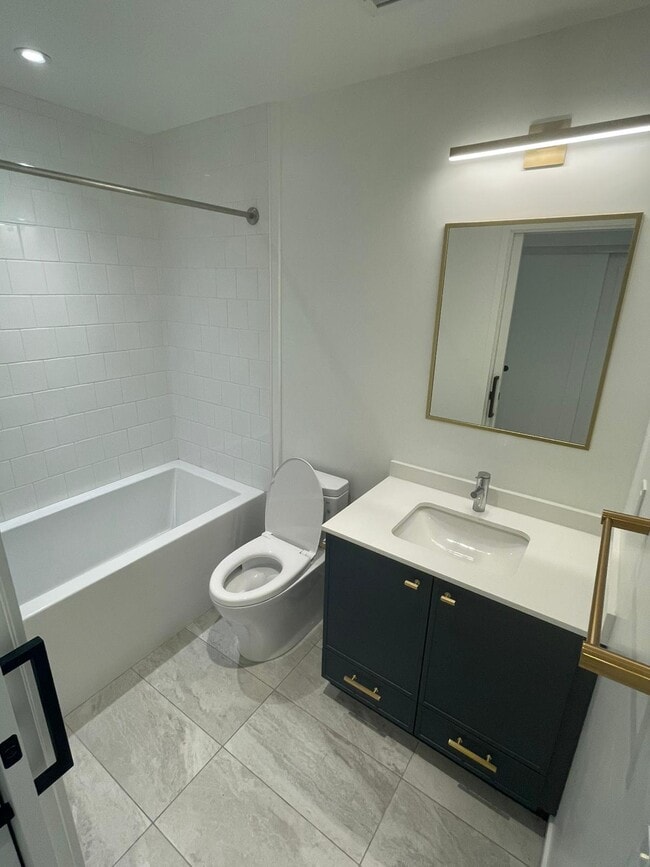 Building Photo - 1807 Larch St