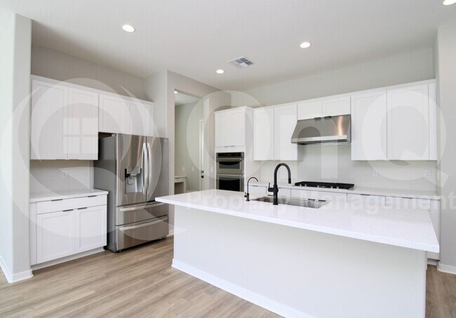 Building Photo - 10133 E Talon Ave