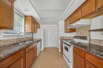 Building Photo - 10327 Hollow Canyon Ct