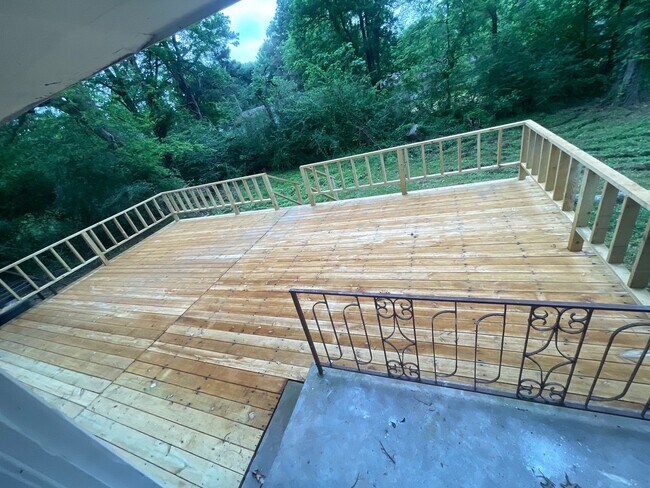 Foto del edificio - 2718 E Benwood Dr