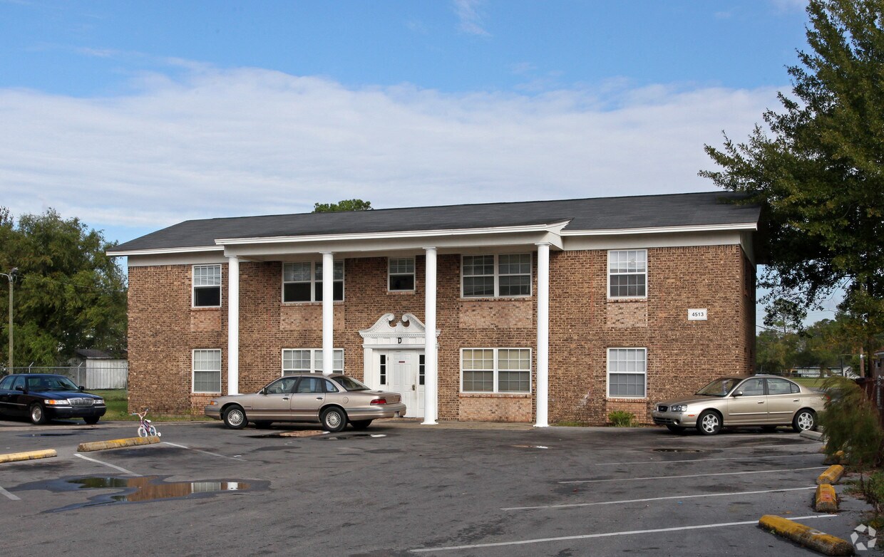 Genoa's Place Apartments - 4513 General Mcarthur St