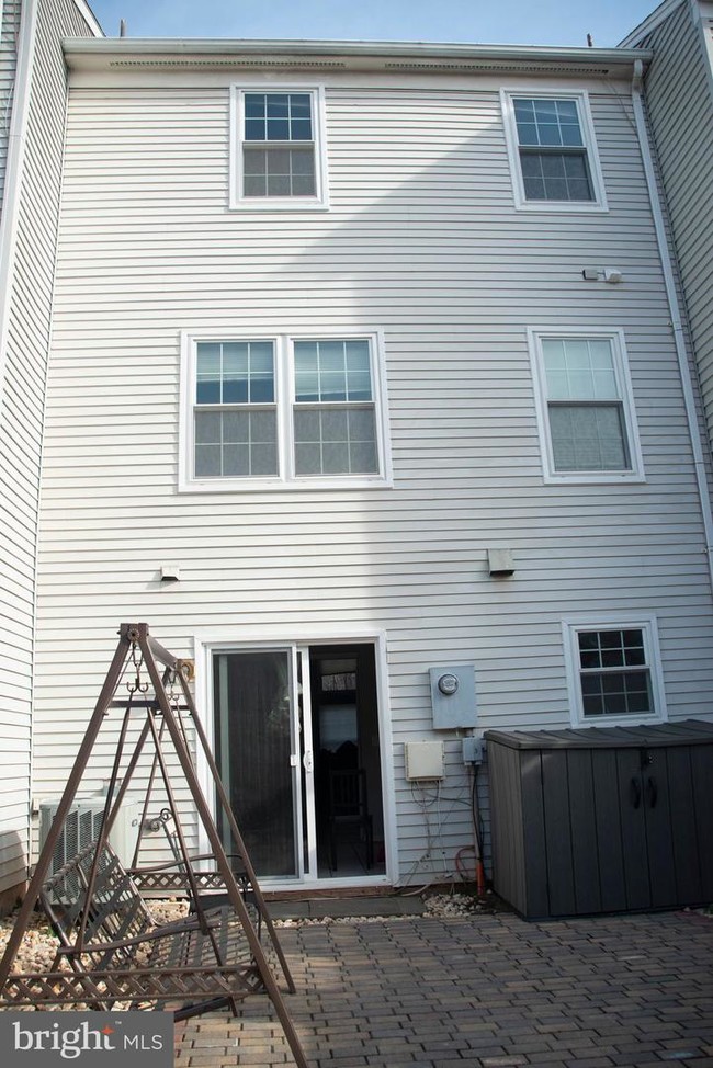 Building Photo - 3337 Oakshade Ct