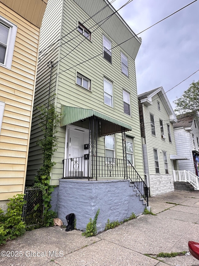 Building Photo - 129 Main St