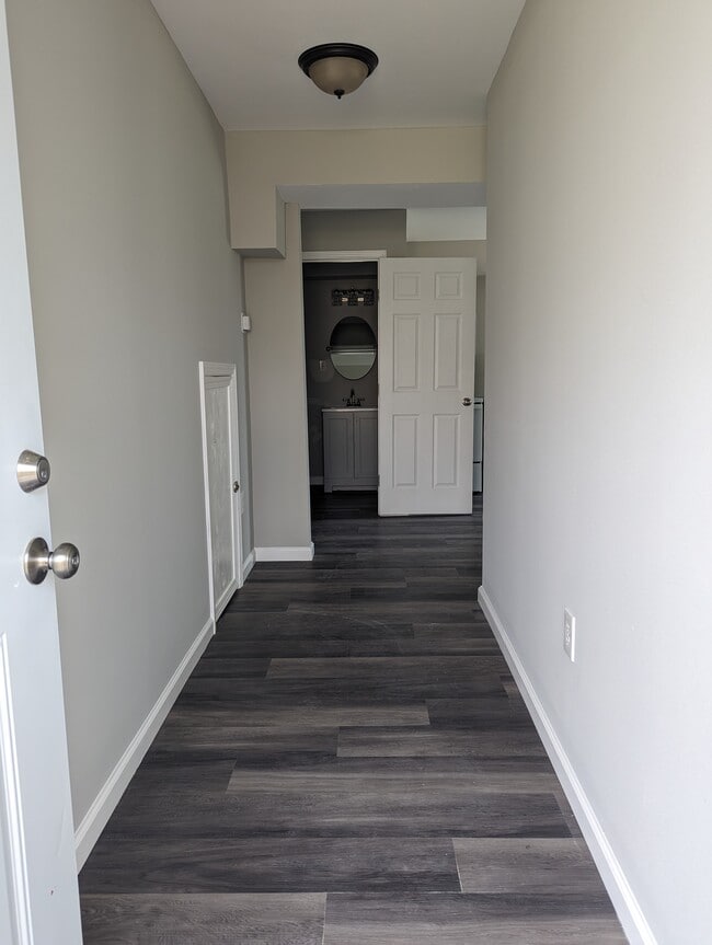 Building Photo - 209 River Oaks Dr