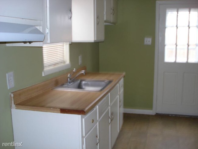 Building Photo - 3 br, 1 bath House - 2220 SW Winterwood Ln