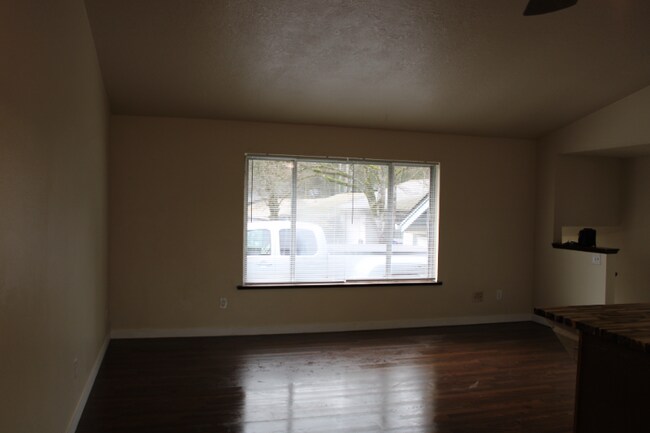 Foto del edificio - 10915 SW Hall Blvd