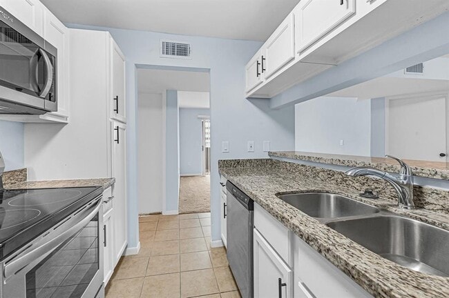 Building Photo - 3045 Walnut Bend Ln