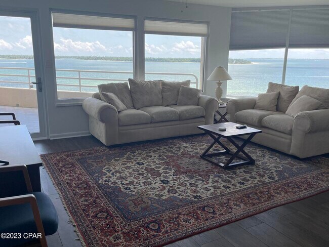 Foto del edificio - 324 E Beach Dr