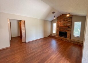 Building Photo - 1303 N Fretz Ave
