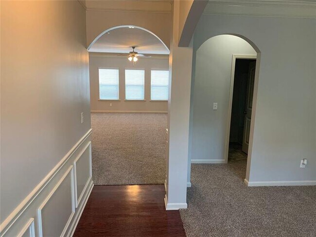 Foto del edificio - 737 Pine Ln