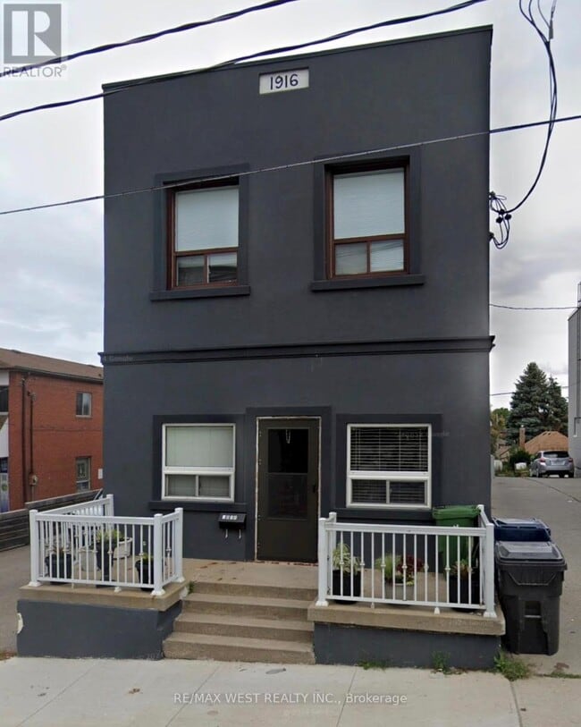 Building Photo - 2089 Dufferin St