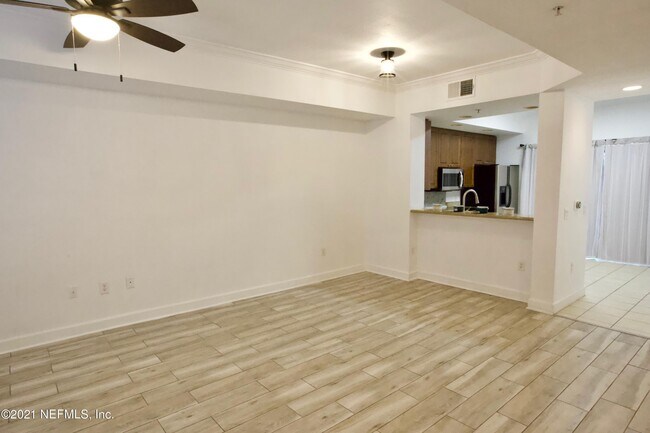 Foto del edificio - 9745 Touchton Rd