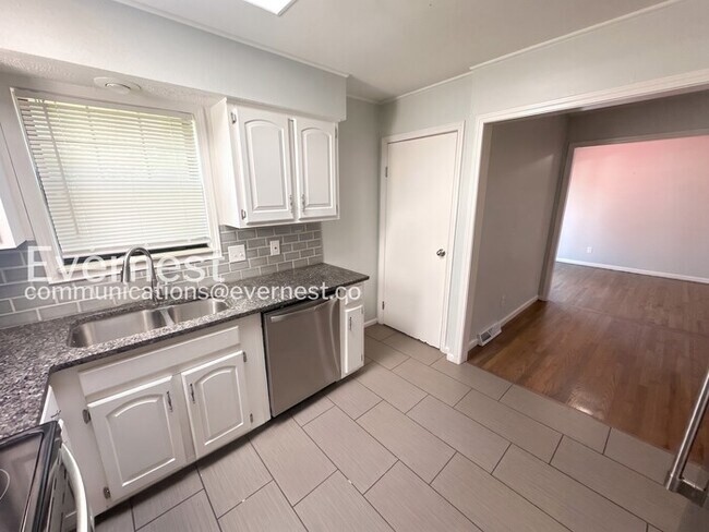 Foto del edificio - 8109 NE 51st St
