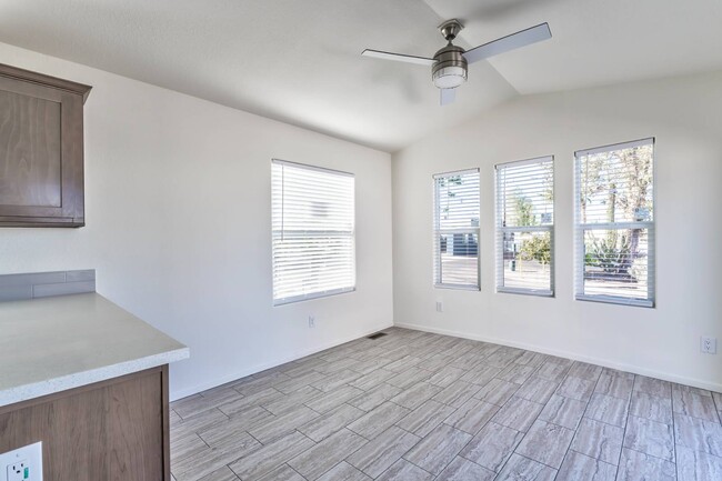 Building Photo - 9985 N Pinal Ave