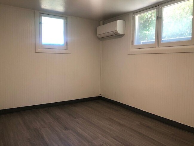 Building Photo - 153 W. Duplex