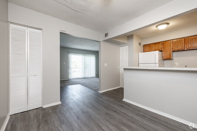 2HAB, 2BA - 850 ft² - Comedor - Concord Sq Apartments