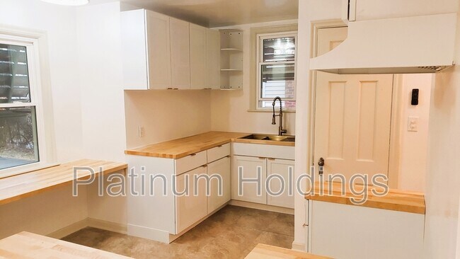 Foto del edificio - 3781 Northwood Rd