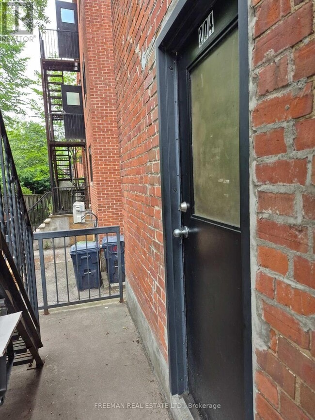 Building Photo - 158 Dowling Ave