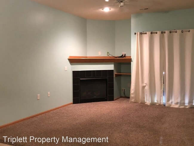 Building Photo - 3 br, 2 bath House - 1110 NE 6th Lane #G5