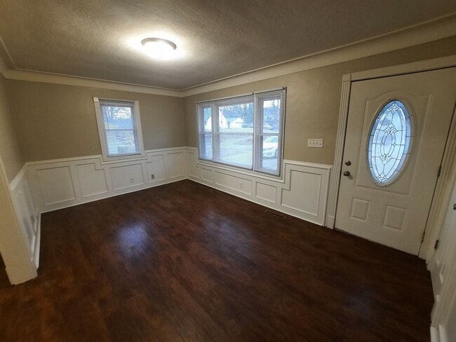 Building Photo - 3 Bedroom, 1 Bathroom Home!