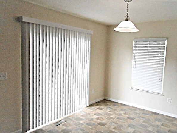 Foto del edificio - 211 Cherrytree Ln