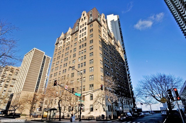 Foto principal - 6101 N Sheridan Rd